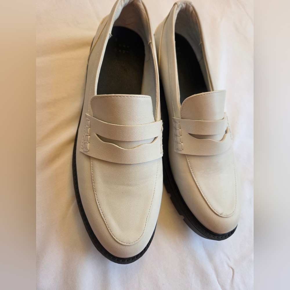 NWT Size 11 Women's White Loafers